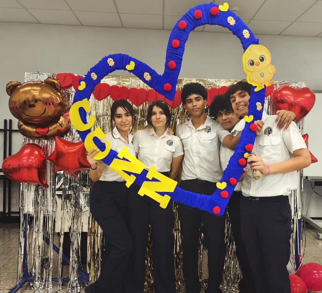 Estudiantes compartiendo en una actividad de convivencia